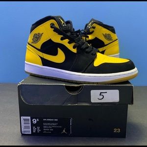 Jordan 1 Mid 'New Love'